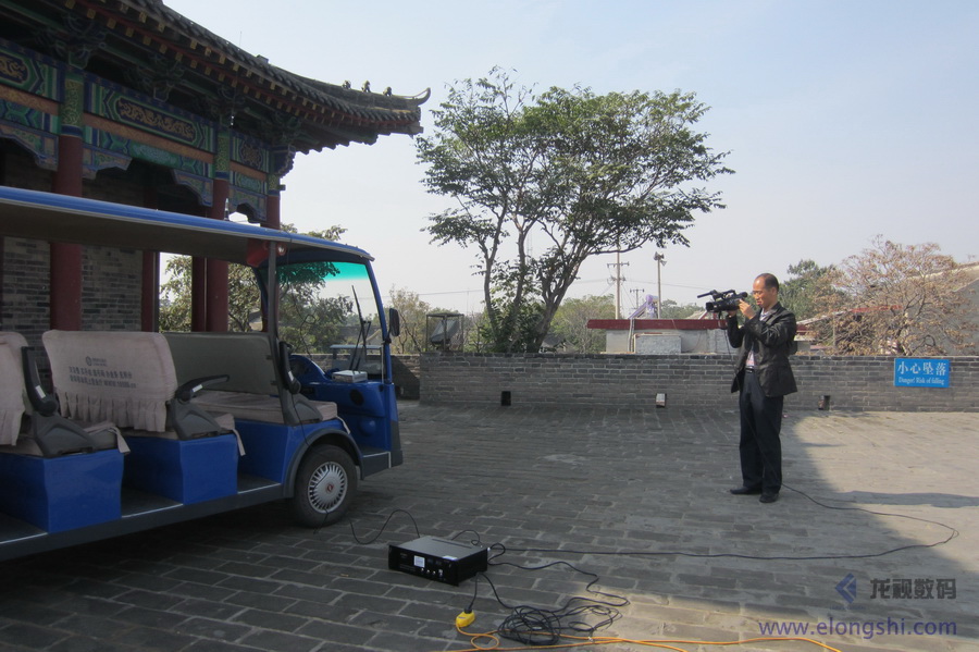 电视台在现场实时直播：将现场实时直播画面通过发射机无线发射